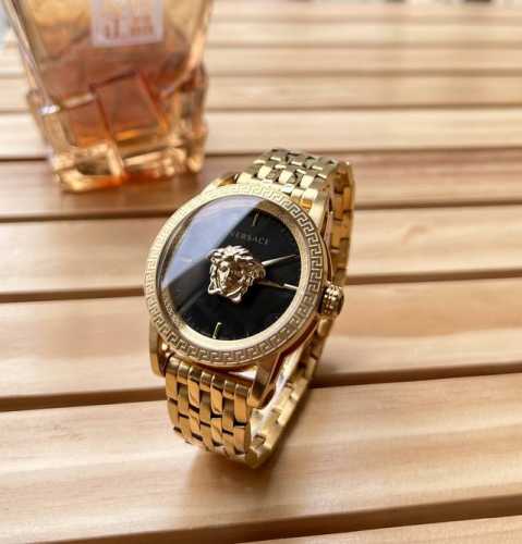 原单正品.原厂配件 Versace 范思哲 意大利奢华品牌，3D浮雕美杜莎头像 简约双针 豪金男士腕表各大主流电商平台同等货源。 材质：316L精钢 机芯：进口