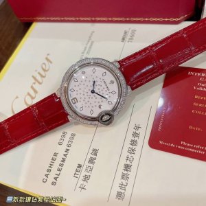 卡地亚蓝气球新款女表系列 设计大气且耐看 而且一点也不过时 气质入手瑞士石英机芯百搭尺寸36Mm 采用碎钻制作出表盘优雅精致表盘上奢华镶奥地利水钻完美融合质感N