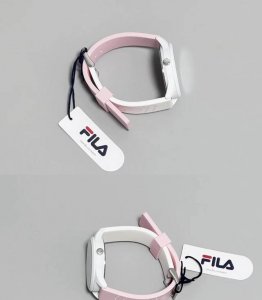 Fila斐乐 没有女生会不喜欢这个手表吧 粉嫩的配色很适合学生诶 送给妹妹她会不会喜欢呢 表带还是硅胶材质 日常搭配也很适合