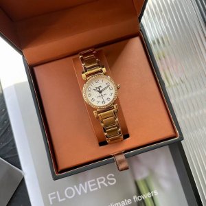 尺寸：小号26Mm 原厂加单 Coach经典款升级，设计更简约大方，厚度更薄，字面数字放大，方便读时，日本石英机芯，配原盒！