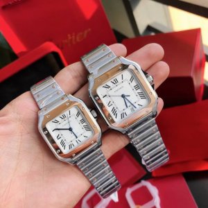 批男款 女款 新款卡地亚山度士男款40Mm。女款35Mm。升级突破点在于其表链采用专利smartlink”表链调整装置 有了快速拆卸表带功能 可以不用任何工具快