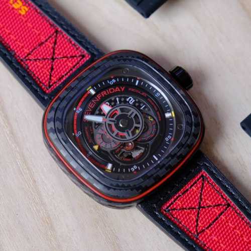 Sevenfriday最新款，如同公牛身上的深红色p系列“C 04 七个星期五全自动机械男表 ，点燃激情 令你心跳加速，表壳47Mm大小 厚15Mm ，采用全自