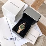 专柜新款！原厂阿玛尼 Emporio Armani Ar11639 费德丽卡系列女式石英腕表，优雅奢美的复古风潮席卷而来，沉稳森林绿色表盘上的简约刻度搭配独立日