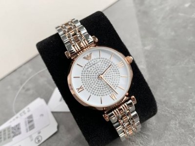 Armani 阿玛尼满天星女士手表型号Ar1926！表盘直径32Mm 316精钢表带。矿物质玻璃镜面，蝴蝶双按扣，生活防水30米。