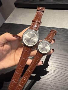 白 金 新款浪琴-Longines 精品情侣腕表 经典三针设计 尊贵大气 绅士风范 卓越品质 热卖全城 采用进口石英机芯 顶级316精钢表壳 进口小牛皮表带 矿 白 金 新款浪琴-Longines 精品情侣腕表 经典三针设计 尊贵大气 绅士风范 卓越品质 热卖全城 采用进口石英机芯 顶级316精钢表壳 进口小牛皮表带 矿