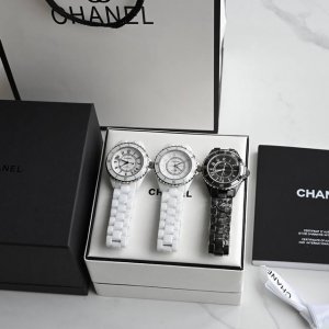 支持香港 美国直邮 新增款式 Ht超级陶瓷 香奈儿J12系列33Mm钢盖女款腕表_H4863，采用与原版一致的高密度钢化陶瓷材质铸造而成，质地轻 抗磨损 不过敏