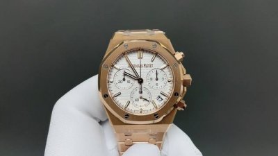 倾情打造Ap爱彼皇家橡树离岸型26420系列热门男士计时码器腕表！ 表壳 引进丹东厂4401导柱机芯6.8Mm厚度，表壳把头死角位砂纹线条明显一致，壳圈跟底盖八