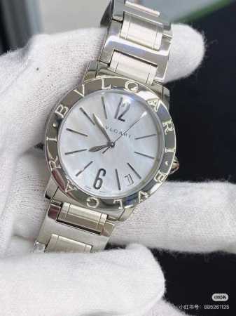 Bvlgari 宝格丽石英腕表新款来袭， Bv 宝格丽女士石英腕表，此款腕表使用 Logo 标志作为设计元素，316L表壳圈面独特的双环镌刻，其最初灵感来自古钱 - 点击图像关闭