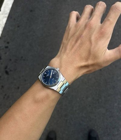 这款天梭的prx超级玩家系列真的太帅了 方块型的表盘真的Hin百搭 穿搭起来也有层次感 是颜值与实力的象征 戴上它真的无需多言！因为它会为你发声 #天梭男士腕表