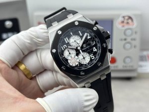 胶带 皮带。钢带 Omf Ap皇家橡树26238，12位小秒，尺寸是热门的42表径，彰显大气又不失精致，表盘采用Mega Tapisserie” 超大型格纹装饰