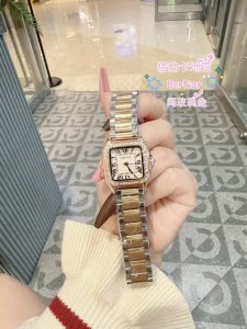 钢带 卡地亚 Cartier 猎豹手表 新款 罗马刻度面 华丽而不羁 是panth re De Cartier猎豹所传达的美学风格 它线条流畅 魅惑动人 柔软服