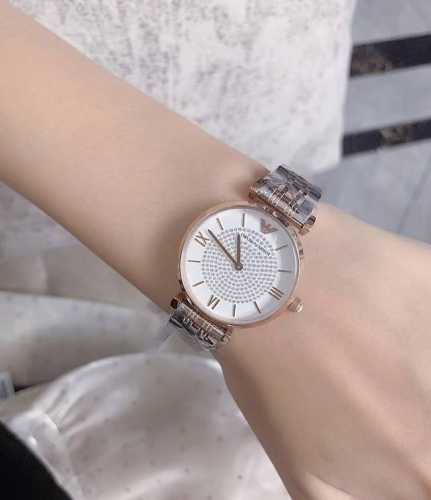 高品质阿玛尼满天星女表我想女孩子都喜欢这么一块Bling Bling的手表吧，男票们老公们 给自己的女朋友买一块吧 ！断货好久。图片拍不出实物的美，实物真的超级
