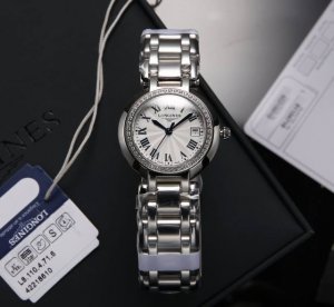 台湾厂出品：白皮 . 钻20.白钢20 本品均已严格经过防水压力测试，防水可达120米 此款出货都以三码合一的形式出货，退换均以三码合一进出， 没卡片吊牌恕不退