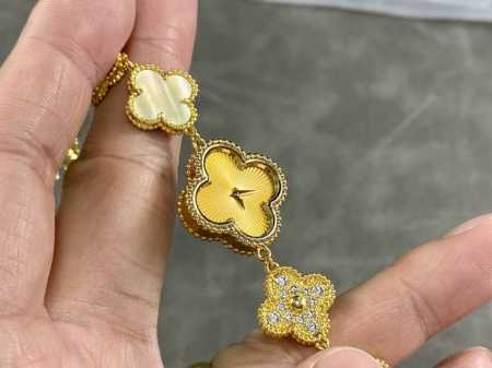 手链采用分件珠宝工艺 这是专柜最新出迷你小表盘22.7Mmx 22.7Mm 小小的表盘超级精致 专柜级别做工 大货完全百分百同原版数据 全手工打磨抛光珠宝工艺 - 点击图像关闭