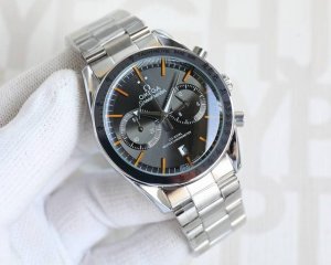 钢带欧米茄海马系列 最新款式 类型：精品男士腕表，机芯：进口真五针跑秒石英机芯 真皮表带，，镜面：矿物质强化玻璃浮雕精华 浩瀚大气 匠心独运 腕间瑰宝尺寸：直径