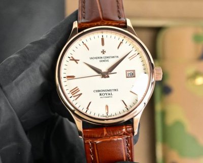 江诗丹顿传承系列腕表火爆上市！简雅大方，完美结合，让你感受优雅绅土气息！机芯：搭载原装进口9015机芯！ 每小时振频28800次，性能稳定，零返修！表壳： 釆用