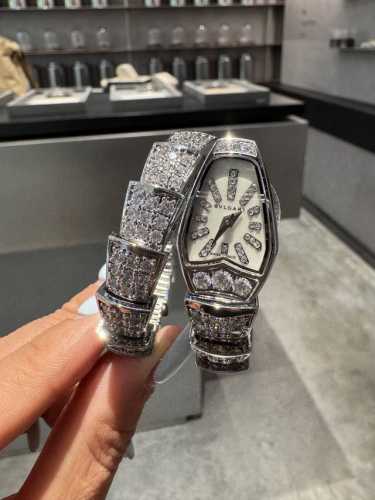 金白同价 宝格丽珠宝腕表 品牌：Bvlgari 宝格丽 系列：Serpenti系列 机芯：瑞士石英 表盘：珍珠母贝表盘，时标钻示 调时：底盖按调 功能：时针 分