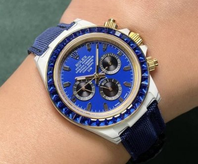 新品 劳力士Rolex-宇宙计时迪通拿系列之碳纤维定制版，腕表不仅佩戴轻便，外表坚硬。且每一只腕表都拥有独一无二的碳纤花纹材质。 表壳 腕表尺寸40X12.4吻