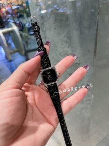 宝藏单品# 中古表-Longines，无字天书极简黑金！心心念念的黑金浪琴小优雅谁戴谁美！方盘四边花边黑金皮带表万人求，还是那么大气有味道，不同的是这次这只通体