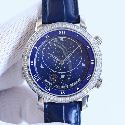 百达翡丽星空升级终极V2版升级了 1满天星自动转2升级日历的排法和一样的顺序3整个手表的厚度更加接近的厚度42*11 Mm百达翡丽星空里的月亮会根据天空上的月亮
