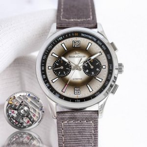 FFF金 新品 JAEGER-LECOULTRE 积家北宸系列腕表，儒雅而至~！ 精彩细节 表壳打磨：为了追求正品温润如玉的效果，制表师精磨细造，慢工出细活。