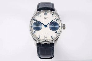 Az Factory Iwc万国葡七，葡萄牙系列七日链腕表，集时分针、日期、小秒和动显于一身。正所谓功能卓越，大器晚成，有请各路表友品鉴支持。 表壳 腕表尺寸4