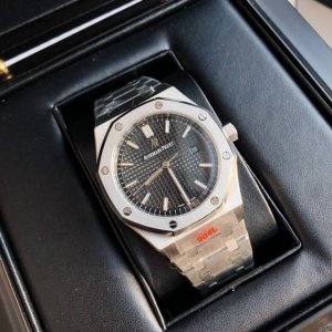 皮 钢同价:白 -金 ，西铁城+170。 新品 奢华运动 标杆产物 2024全新升级爱彼15500系列腕表，作为皇家橡树系列最基础款型，没有任何特殊功能，仅三针