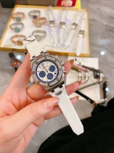 490网红爆款Ap爱彼皇家橡树系列 美女几乎人手一枚！精钢表壳镶钻八角钻石壳边设计 进口日本多动能石英机芯 稳定带计时功能 蓝宝石水晶镜面刮不花玻璃 采用食品级
