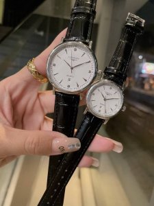 白 金 钢带20 浪琴-Longines 情侣对表 原装进口石英机芯 矿物质玻璃镜面 316L精钢表壳 直径男40Mm女30Mm 厚8Mm如果今天的阳光停止了它