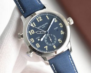 白 金 Tw厂，百达翡丽5524G，一款集创新技术，实用功能独特设计于一身的运动顶级腕表。40.8的毫米直径，不锈钢材质，经过抛光和拉丝交替处理，层次感强。，背