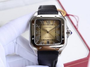 批价： 金+20卡地亚-Cartier 山度士系列 壳套采用316L精钢 表带：皮带 胶带可选 进口“锥形”高硬度水晶镜耐 全自动机械机芯 精益求精 欢迎品鉴