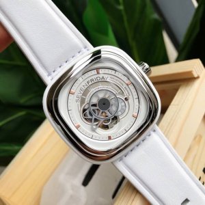 支持香港、美国直邮 浪漫白色圣诞节礼物！百分百原厂配件订单，质量过硬品名：七个星期五 Sevenfriday 型号：Sf-P1B 02 最近的大热款，尺寸：47