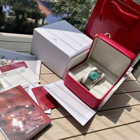 欧米伽中古手表 中古表其实越用越有味道 也不会说太高调什么的 中古表玩儿的就是一个情怀一个好看 尤其是五颜六色得更适合夏天啦！哈哈哈哈哈哈哈今年第一款中古表！我 - 点击图像关闭