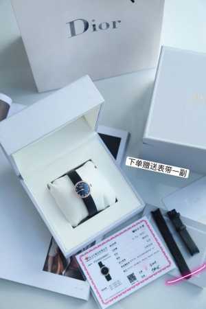 特 。迪奥La D De Dior 系列石英腕表，三色可选，分别精钢太阳图案贝母盘、精钢黑玛瑙盘、18K包金黑玛瑙盘。秀气表径25Mm，体现Dior迪奥珠宝精神 - 点击图像关闭