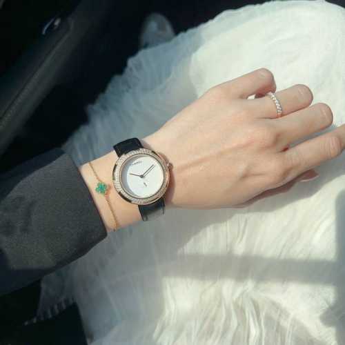 Chanel 香奈儿，蓝宝镜面，瑞士进口石英机芯，尺寸：37.5Mm ，厚度：10Mm，超好看哒，好看又便宜，内在外在都美 实用更显品味