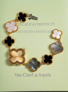 市场独家品质 Vca厂！ 品牌： & -梵克雅宝 系列：Alha Mbra幸运四叶链 机芯：瑞士石英机芯 尺寸：27Mm 工艺：三件套Cnc 烧焊工艺，非市场粘