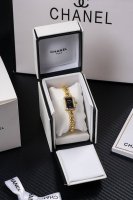 Jennie同款香奈儿 premièRe Galon腕表 如果说有谁能够演绎香奈儿的时尚灵魂 那一定是Blackpink的Jennie 台上霸气全开，台下随性自