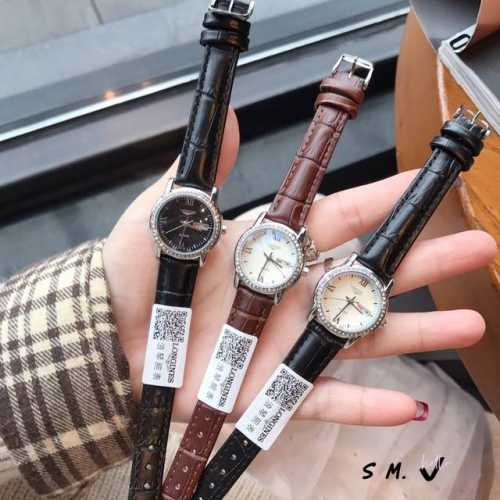 新款来了 最新款gucci古驰g-Timeless系列38Mm石英中性表 以全息图效果打造三维立体感 让人一见倾心 目光难移 表面饰有gucci标志造型标识图案
