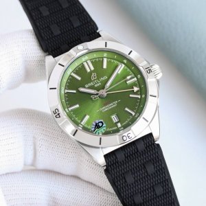 Bls厂-百年灵机械计时双时区自动机械腕表40 Chronomat Automatic Gmt 40 带双时区显示，兼具轻松闲适的美学气质，堪为旅行专属腕表。微