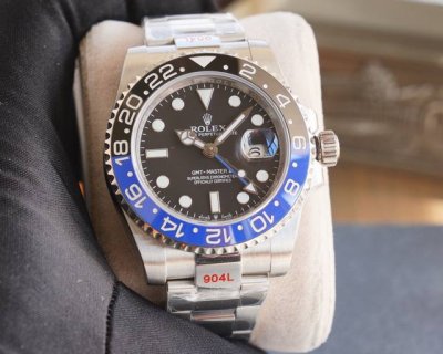 劳力士格林尼治 Gmt-Master Ii 是劳力士最热卖的表款之一 搭配真陶瓷圈口铂金字体 进口一体机机械机芯质量稳定可靠 直径40Mm 原装开发