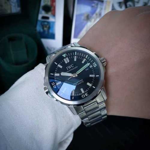 皮 钢550万国海洋三针胶带男款密底机械 -品牌：万国 三针经典，浩瀚大气 低调绅士类型：精品男士腕表 新品 表带：泰国进口胶带 舒适 机芯:顶级机械机芯 稳定