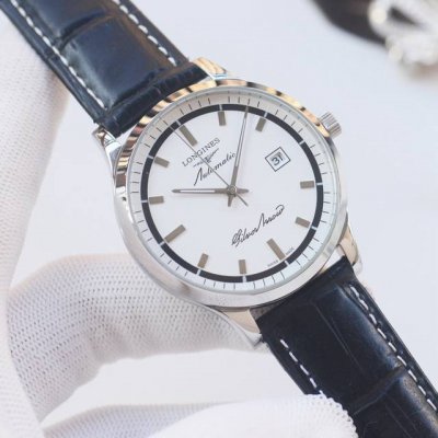 白 金 品牌：浪琴-Longines 类型：男士腕表 壳套：顶级版316精钢L 表带：进口小牛皮表带316L精钢表带 机芯：全自动机械机芯 镜面：矿物质防刮镜面