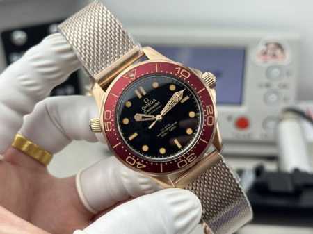 Sj出品 胶带 钢带 1890 欧米茄 Omega N9 新品007 青铜金与勃根地红的绝美融合海马300米 ，金属米兰链带， 氧化铝表圈与表盘，圆弧形蓝宝石水 - 点击图像关闭