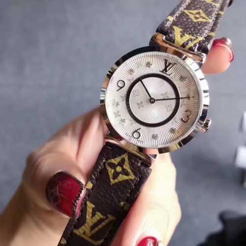 白 金 路易威登 Louisvuitton 以高档、豪华、性感而闻名于世，316L精钢材质，进口瑞士石英机芯，蓝宝石玻璃镜片，再以卓越品质、杰出创意和精湛工艺成