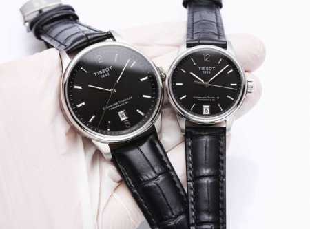 白 . 金20. 钢带20. 品牌：天梭tissot 型号：T099情侣款 系列：杜鲁尔系列 尺寸：42Mmx11Mm，32Mmx11Mm 表镜：蓝宝石玻璃镜面 - 点击图像关闭
