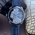 神骸铸时 Jacob & Co腕表 赫拉克勒斯金像浮雕系列 献给妄图驯服时间的收藏级玩家 表盘中央沉睡的赫拉克勒斯金像 不是装饰，是镇压走时精魄的锚点 陀飞轮在