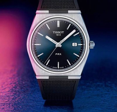 天梭Prx硅胶表带超级玩家最新款龚俊同款男表， DDD 摩登前卫，唤醒经典系列的不巧生命力。以当代设计栓释经典，垂直拉丝和抛光处理相结合的工艺令全新Prx系列腕