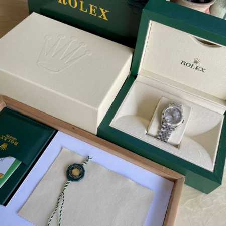 劳力士rolex女款蚝式日志型腕表！表壳直31毫米。采用904L不锈钢来锻造，具备高抗腐蚀性。搭配劳力士定制版2236蓝游丝全自动机械机芯性能极为稳定，抗震力强 - 点击图像关闭