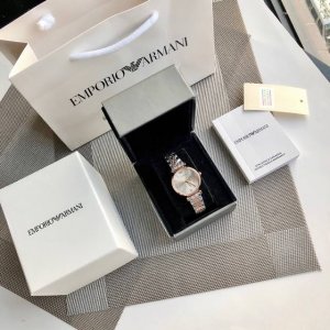 Armani 阿玛尼女表。小仙女必备！型号ar1840、表盘32Mm 完美尺寸！作为最受欢迎的款式之一，就一定会有各种层出不穷的版本。请认准独家品质 区分市场便