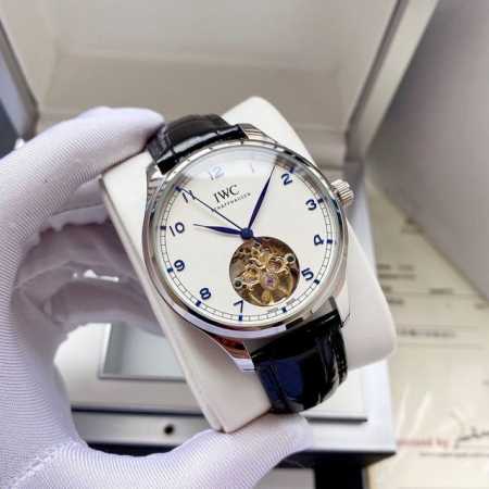 首发新款 经典热卖 万国-Iwc 男士腕表 全自动机械机芯 矿物强化玻璃 316L精钢表壳 真皮表带 简约休闲 优雅大方 尺寸：直径42Mm 厚度12Mm - 点击图像关闭